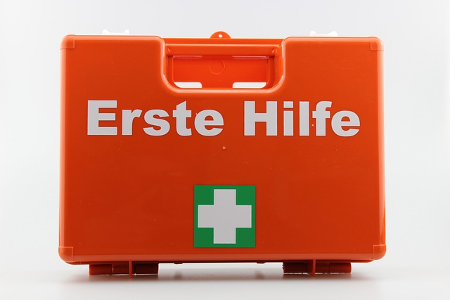 How to Make a First Aid Kit In Easy Steps